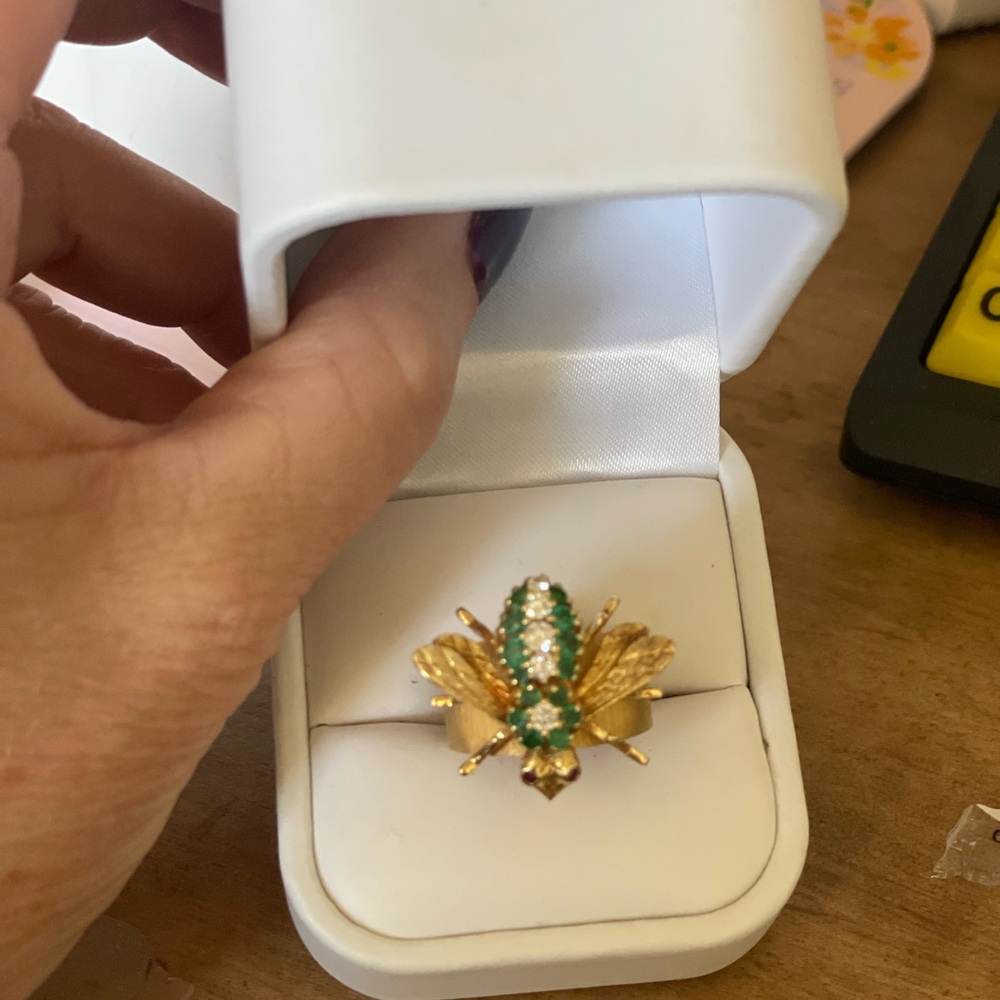Herbert Rosenthal Emeralds and diamonds Ring
18k gold with detachable Pin - Picture 7 of 17